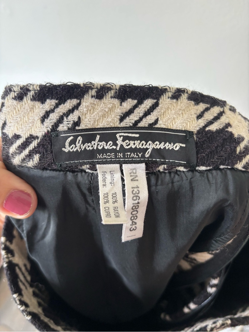 Salvatore Ferragamo vintage 80’s? Wool Black and Cream Houndstooth Pencil Skirt - Picture 8 of 8